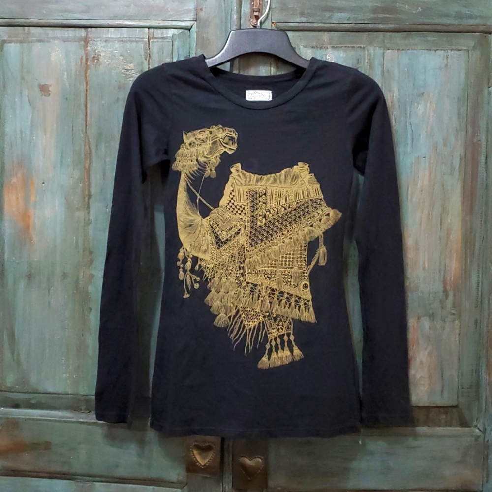 Lauren Moshi Camel Graphic Long Sleeved T Shirt, Size SMALL, NWOT